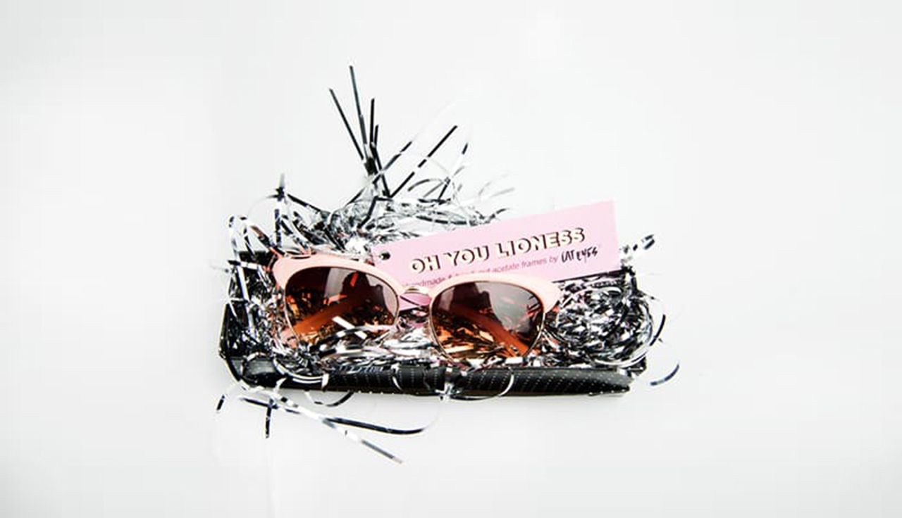 One of the well-designed hang tag examples, put on sunglasses that are in the case with silver packaging fillers.