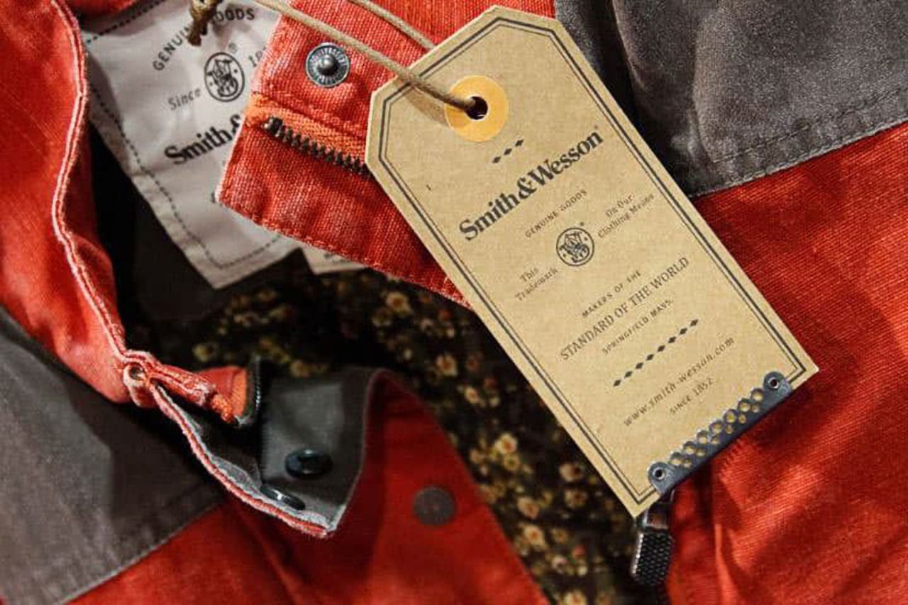 One of the hang tag examples on the jeans, made of kraft paper.